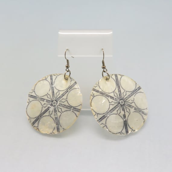 ピアス Shell Earring (Silver) Silver Geller Shell Earrings | Adorn Luxe | Adornmonde