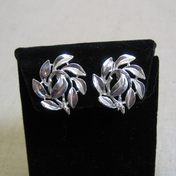 Vintage Napier Adjustable Clip On 1960s Leaf Wreath Earrings
