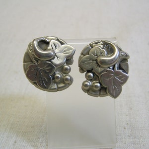 Vintage 1960s Silvery Ivy Leaf Clip Earrings