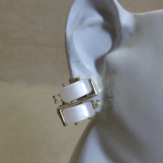 1960s Creamy White Rhinestone Lucite Clip Earrings - image 5