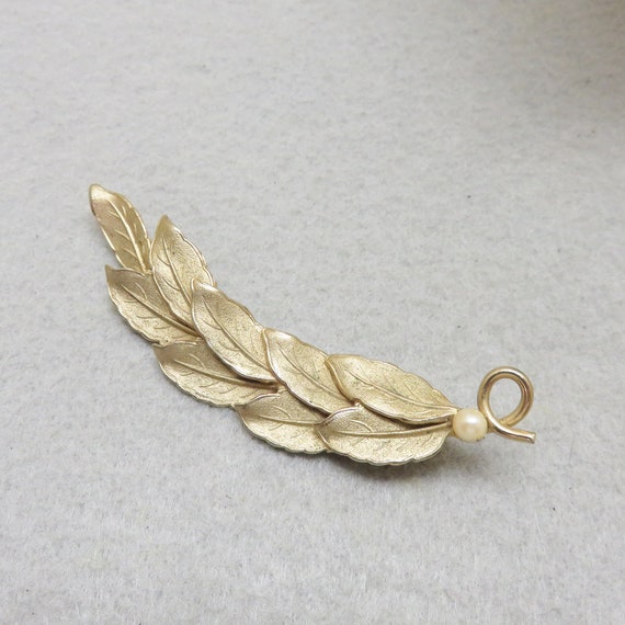 Oscar Charlin Cultured Pearl Long Leaf Brooch - image 1
