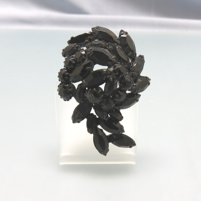 Black Japanned Metal 1960/'s Black Rhinestone Brooch