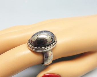 1990s Vintage Silverplated and Hematite Cabochon Ring, Size 6.75