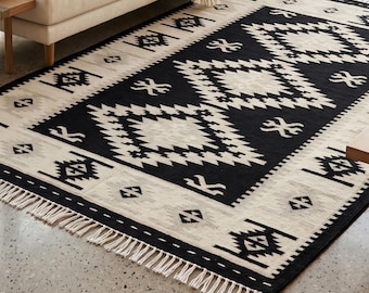 Tapis traditionnel noir et blanc tissé à plat en laine - Tapis scandinave minimaliste