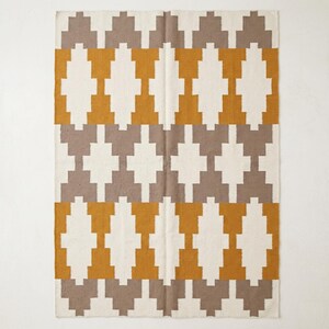 Modern grijs en geel handgeweven wolkatoenen vloerkleed | Minimalistische flatweave Dhurrie | Scandinavisch boho-vloerkleed