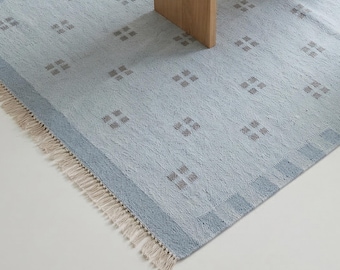 Tapis bleu clair à tissage plat en laine - Tapis scandinave minimaliste