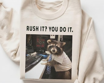 Rush It You Do It-tröja, rolig tvättbjörns-kontorsmeme-tröja, sarkastisk arbetshumor-tröja, meme-grafik, rolig gåva, team-tröja, kontorsliv-tröja