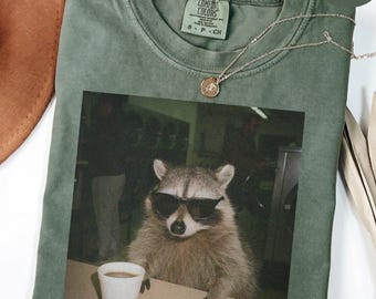 Rolig tvättbjörnskaffe-tröja, cool djurgrafik-tröja, meme-retro-tröja, sarkastisk kaffeälskare, tvättbjörnspresent, livsstilströja, lagtröja