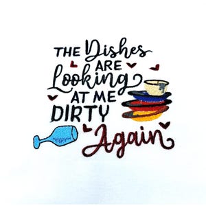 Haftowana ściereczka kuchenna z worka na mąkę: humorystyczny wystrój kuchni