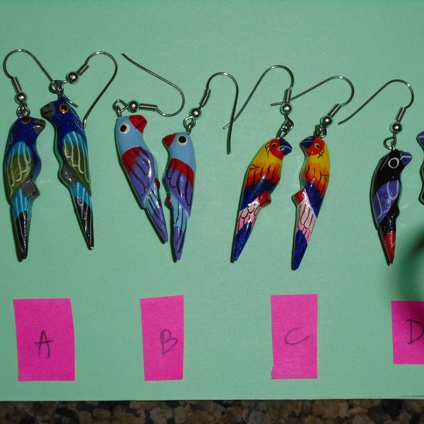 Parrot vintage wood earrings From Bali. *** FREE SHIPPING *** hand-crafted and hand-painted