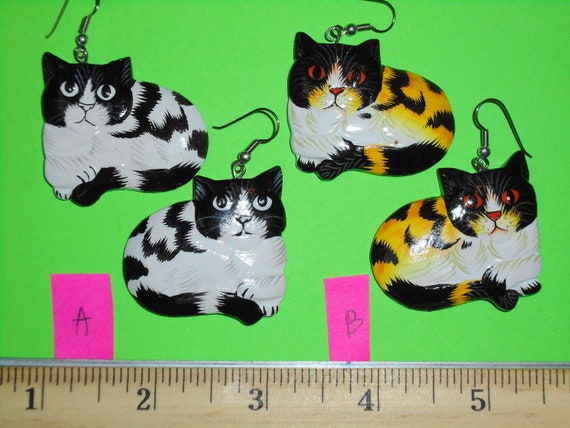 Vintage Hand-Painted Bali Cat Earrings: hand painted