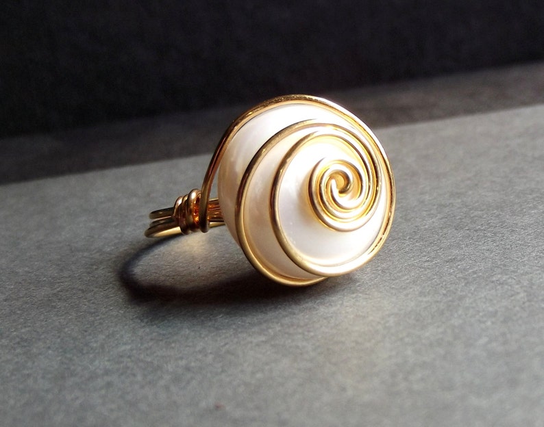 Ivory Freshwater Pearl Ring: 24K Gold Swirl Spiral Modern Bold Wire Wrapped Ring, Cream White Wedding Jewelry, Size 5 image 4