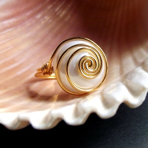 Ivory Freshwater Pearl Ring: 24K Gold Swirl Spiral Modern Bold Wire Wrapped Ring, Cream White Wedding Jewelry, Size 5 image 1