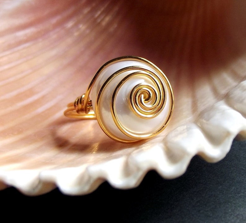 Ivory Freshwater Pearl Ring: 24K Gold Swirl Spiral Modern Bold Wire Wrapped Ring, Cream White Wedding Jewelry, Size 5 image 1