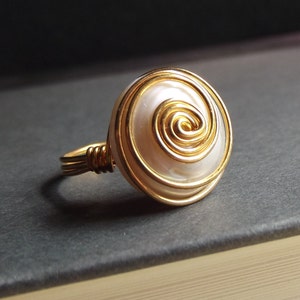 Ivory Freshwater Pearl Ring: 24K Gold Swirl Spiral Modern Bold Wire Wrapped Ring, Cream White Wedding Jewelry, Size 5 image 3