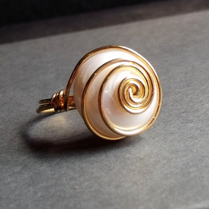 Ivory Freshwater Pearl Ring: 24K Gold Swirl Spiral Modern Bold Wire Wrapped Ring, Cream White Wedding Jewelry, Size 5 image 5