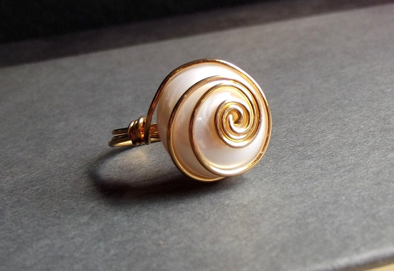 Ivory Freshwater Pearl Ring: 24K Gold Swirl Spiral Modern Bold Wire Wrapped Ring, Cream White Wedding Jewelry, Size 5 image 5