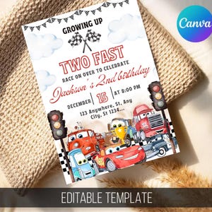 Peut inclure: Une invitation d'anniversaire sur le th&egrave;me des voitures de course. L'invitation indique "Two Fast" et "2e anniversaire de Jackson". Le design comprend des illustrations de voitures de dessins anim&eacute;s, de drapeaux &agrave; damiers et de feux de circulation. Le texte "Mod&egrave;le modifiable" est en bas.