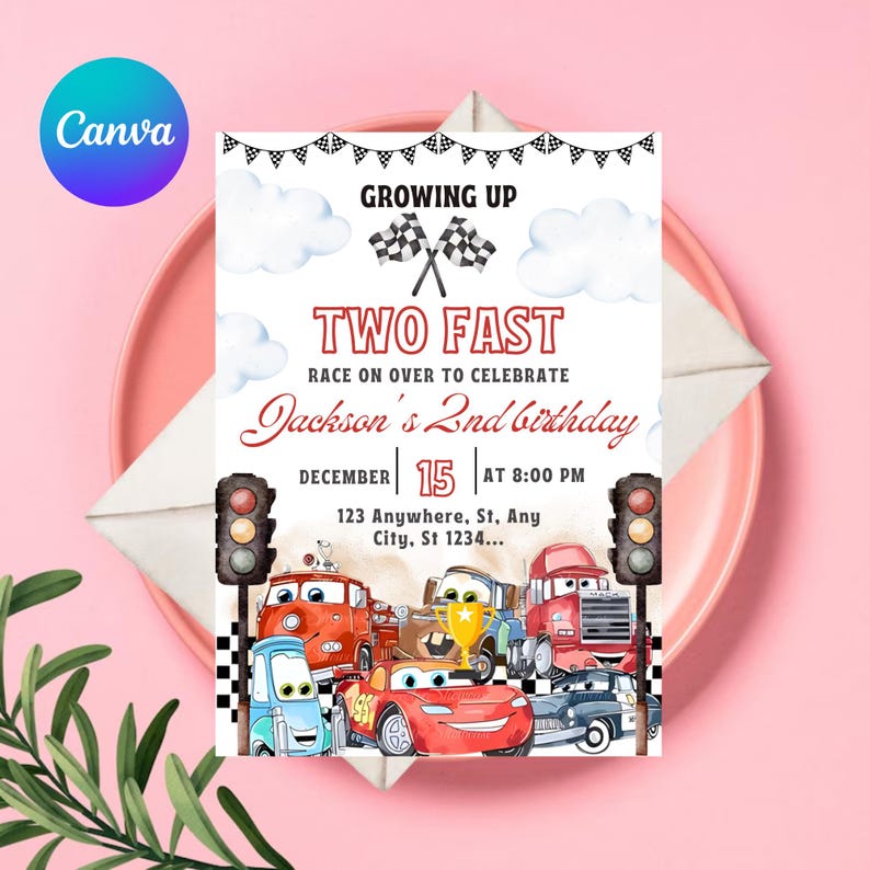 Peut inclure: Une invitation d'anniversaire sur le th&egrave;me des voitures de course. Le texte indique "Growing Up Two Fast" et "Jackson's 2nd birthday". L'invitation pr&eacute;sente des voitures de dessins anim&eacute;s, des drapeaux &agrave; damiers et des feux de circulation. La date est le 15 d&eacute;cembre &agrave; 20h00.