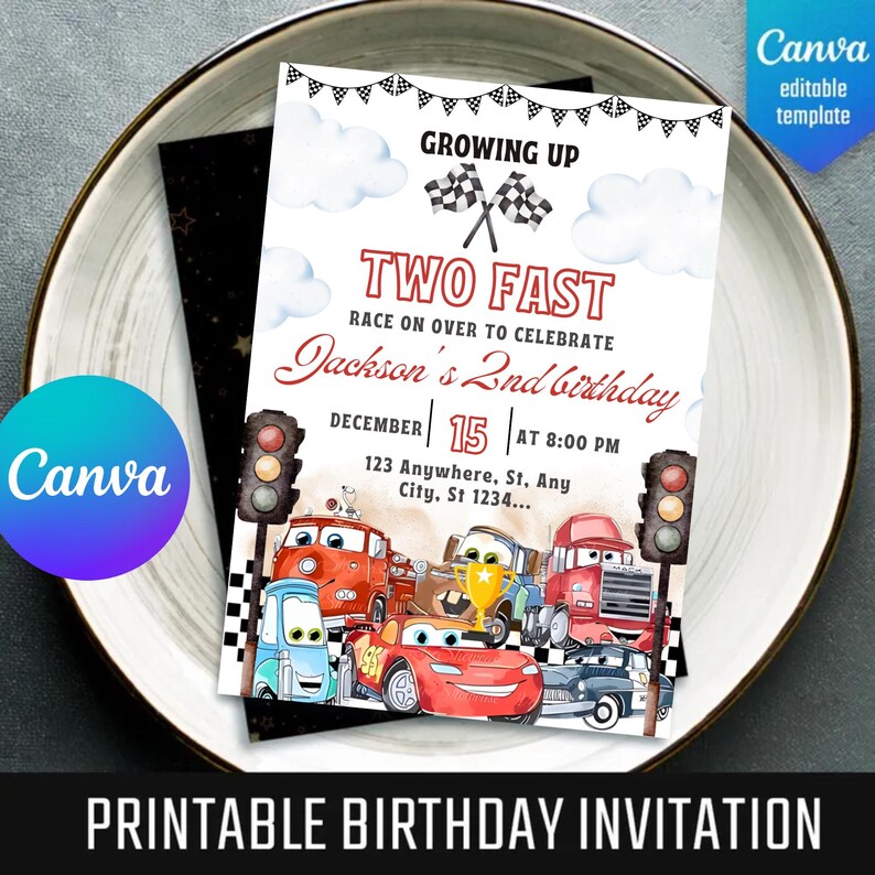 Peut inclure: Une invitation d'anniversaire imprimable sur le th&egrave;me des voitures de course. L'invitation pr&eacute;sente le texte "TWO FAST" et "Jackson's 2nd birthday". Le design comprend des voitures de dessins anim&eacute;s, des drapeaux &agrave; damiers et des feux de circulation.