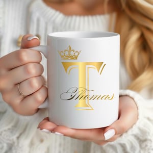 Tazza con iniziale personalizzata e corona dorata / Tazza da caffè con nome personalizzato / Elegante regalo con monogramma King per lui