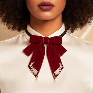 Samt Fliege für Frauen, feminines Accessoire, Zartes Design, Verstellbare Krawatte, Geschenk für Sie, Weihnachtsgeschenk, Geschenk für Frauen, Mode Krawatte