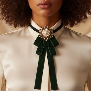 Damfluga i sammet, bandrosé, halsaccessoar, elegant fluga, högtidsaccessoar, sammetsaccessoarer, presenter för kvinnor, unik present, mode