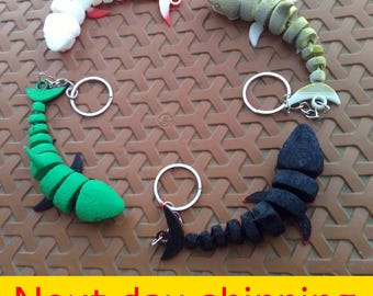 Flexi Shark Keychain – Customizable Articulated Shark | Wiggle and Bend | Perfect Gift | Gamers, D&D Fans, Goth Lovers and Ocean Enthusiasts
