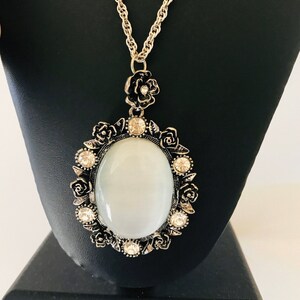 Large White Cat Eye Rhinestone and Roses Pendant Necklace