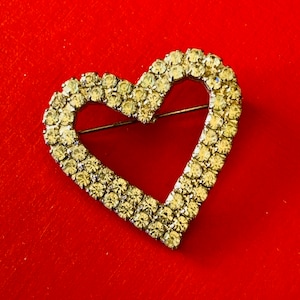 Small Vintage Prong Set Clear Rhinestone 1950&#39;s Heart Scatter Pin