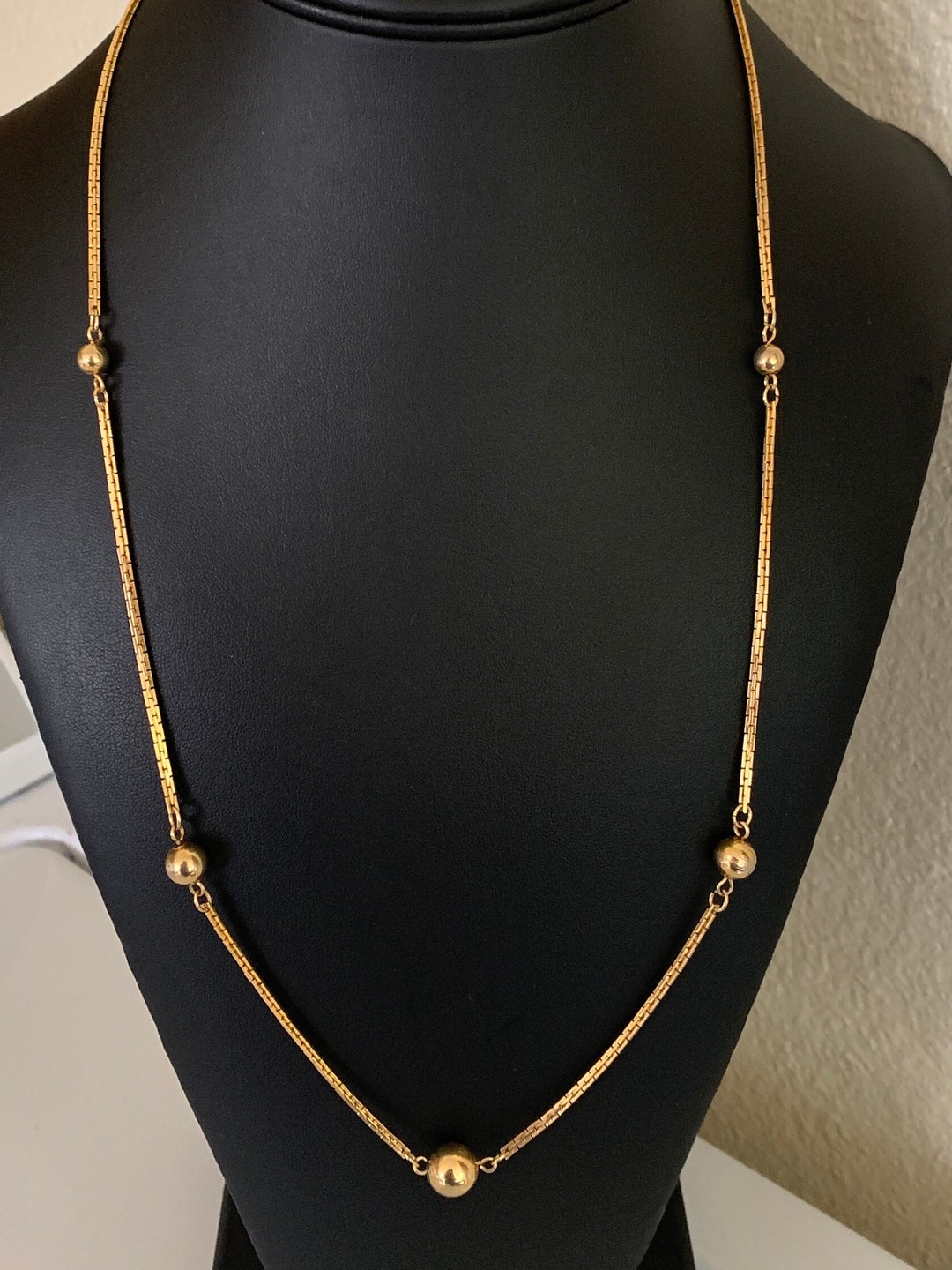 1970's Vintage Avon Shiny Gold Decorative Chain and Graduated Gold Bead