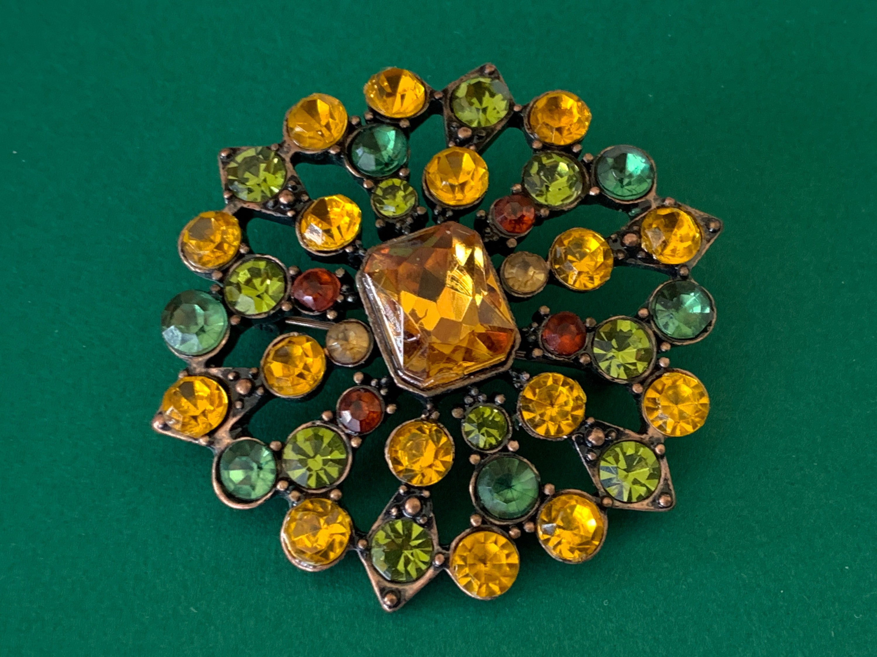 Lc brooch online