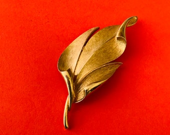 Brushed and Shiny Gold Tone Leaf Brooch