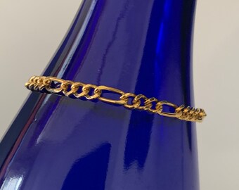 Simple Gold Tone Figaro 7 inch Chain Bracelet