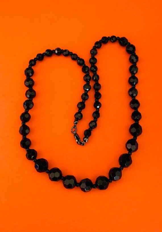 Short Black Faceted Graduated Bead Necklace - image 6