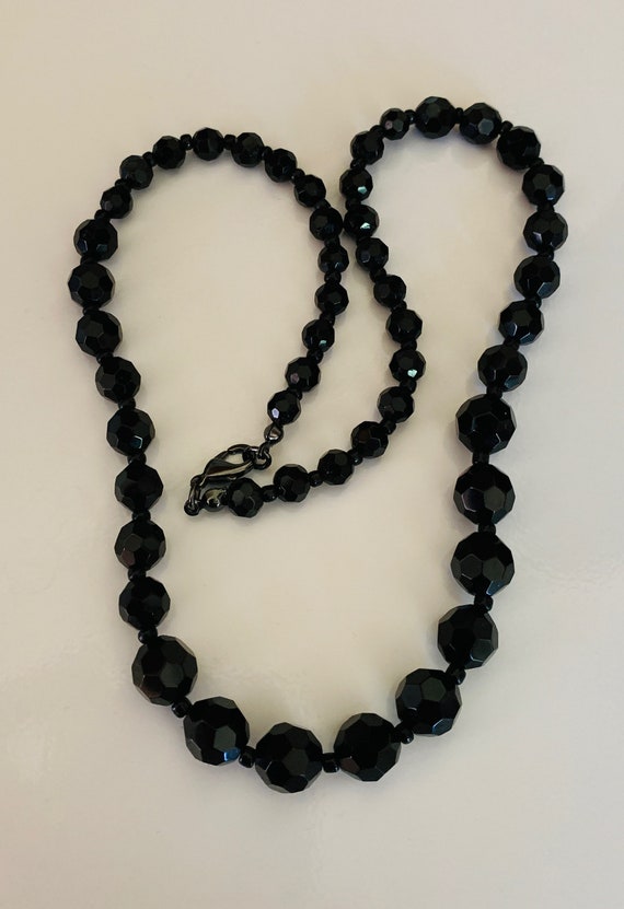 Short Black Faceted Graduated Bead Necklace - image 4