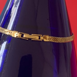 Simple Flat Gold Tone 7 1/2 inch 3mm Herringbone Chain Bracelet