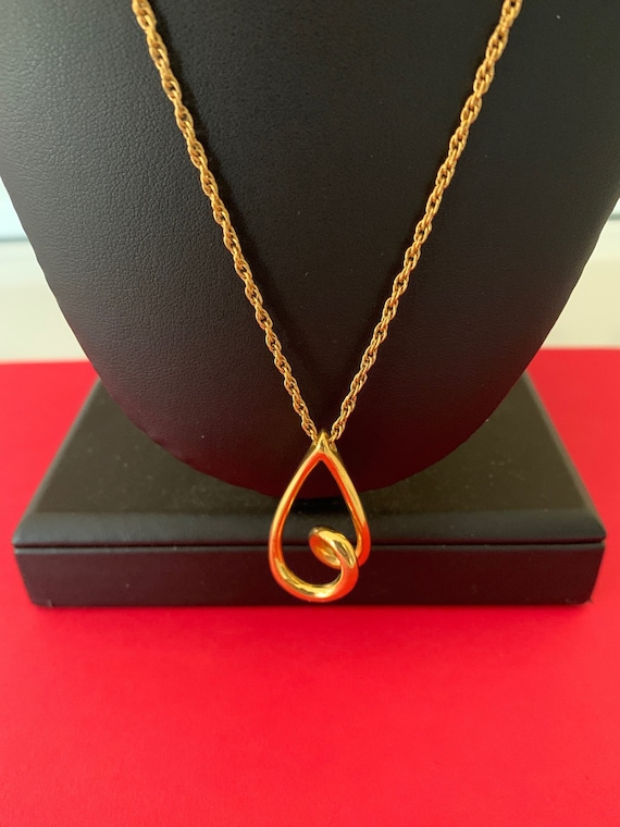 Elegant T Signed Trifari Shiny Gold Pendant Neckl… - image 1