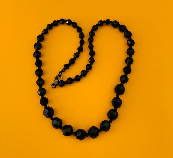Short Black Faceted Graduated Bead Necklace - image 5