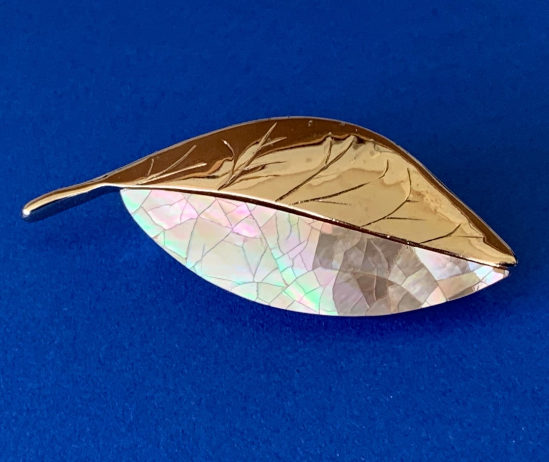 Broche Dorée En Forme De Feuille Signée Coro - Vintage, Occasion