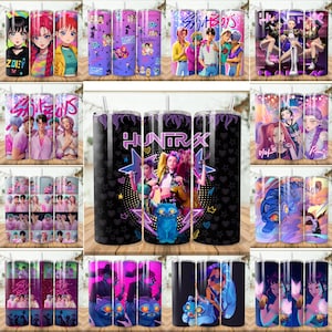 Puede incluir: Una colecci&oacute;n de vasos de acero inoxidable con varios dise&ntilde;os. Los vasos presentan ilustraciones de estilo anime, miembros de bandas y arte gr&aacute;fico. Los colores incluyen rosa, morado, azul y negro. Algunos vasos tienen el texto "ZOEY" y "HUNTRAX".