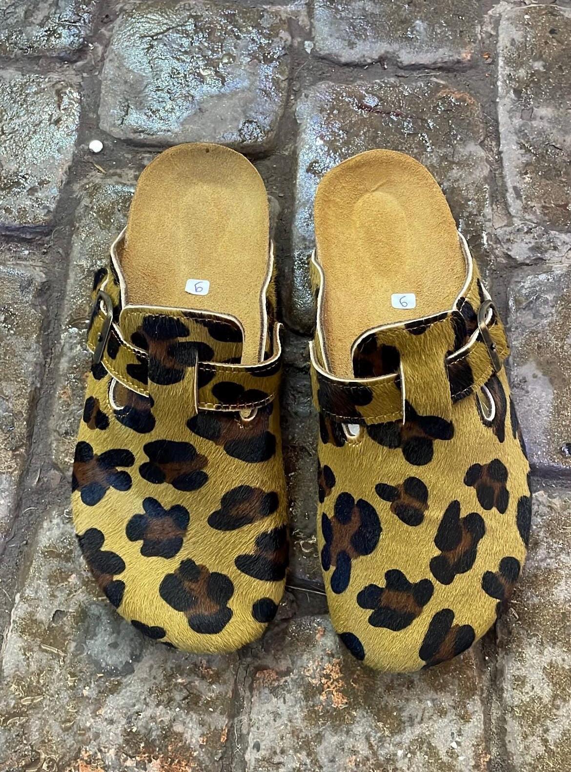 Sabots Imprimé Animal – Matériau EVA Léger – Confortable, Aéré – Alternative Crocs – Guépard, Léopard, Vache…