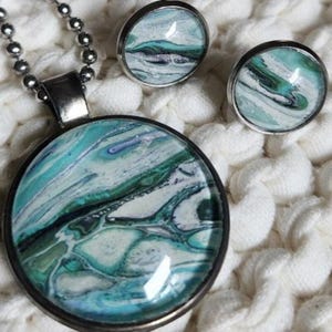 2-Pc Hand-Poured Acrylic Jewelry Set – Round Pendant Necklace & Stainless Steel Stud Earrings-Fluid Art