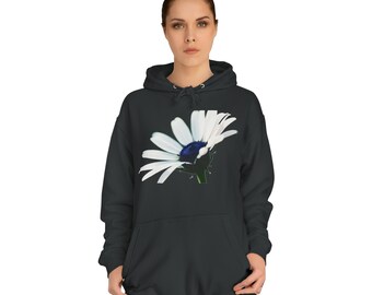 Fashionable Daisy  Perfect for Springtime Nature-inspired Gift for Mom