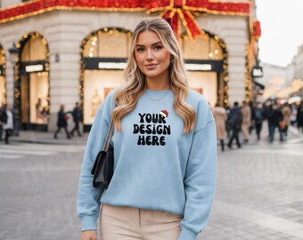 Gildan 18000 Świąteczny mockup, Jasnoniebieska bluza świąteczna mockup, Bluza z grubej mieszanki, Gildan 18000 Jasnoniebieska świąteczna mockup, G180