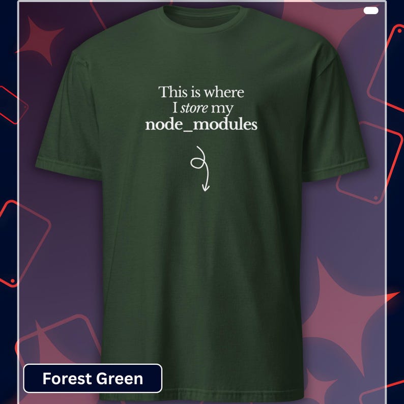 以下が含まれることがあります： 「This is where I store my node_modules」という白文字と下向きの矢印がプリントされたフォレストグリーンのTシャツ。 無地で、クルーネックです。