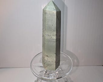 Torre de cristal de prehnita con epidota / Obelisco verde pulido / Piedra del chakra del corazón
