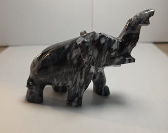 Figura vintage de elefante cebra tallada a mano en mármol, estatua de animal de piedra de buena suerte con trompa en relieve, decoración de escritorio de ónix con remolinos blancos y negros