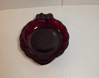 Posacenere vintage Anchor Hocking Royal Ruby in vetro rosso a forma di foglia, piccolo portagioie.