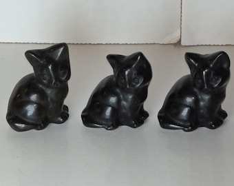 Lote de 3 figuras de gatos de piedra pequeñas, negras, coleccionables, talladas, estilo cottagecore.